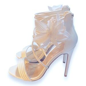 Shoe Dazzle Camilla White High Heel Sandals, White Flower, Women’s Size 9.5 NWOT